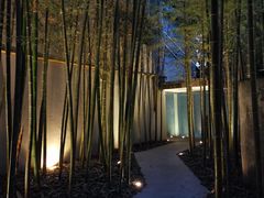 进门后通往餐厅的曲径-穹六人间 people 6(岳阳路店)