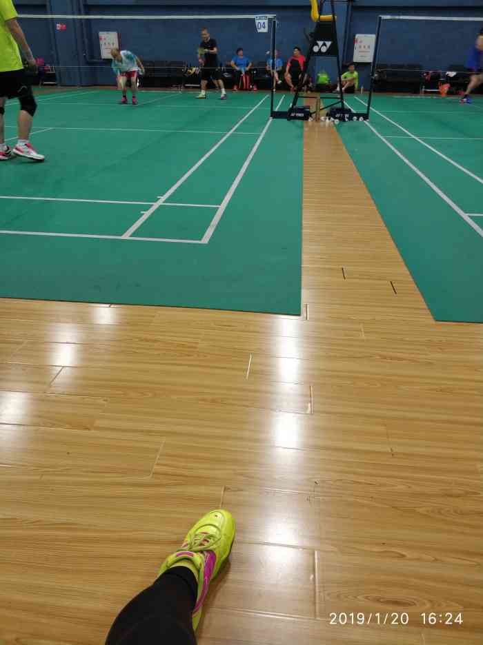 yonex尤尼克斯·智球馆(广佛智城店)-"场地设施比较新,光线充足,第一