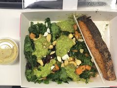 煎三文鱼牛油果色拉-Wagas沃歌斯(太古汇店)