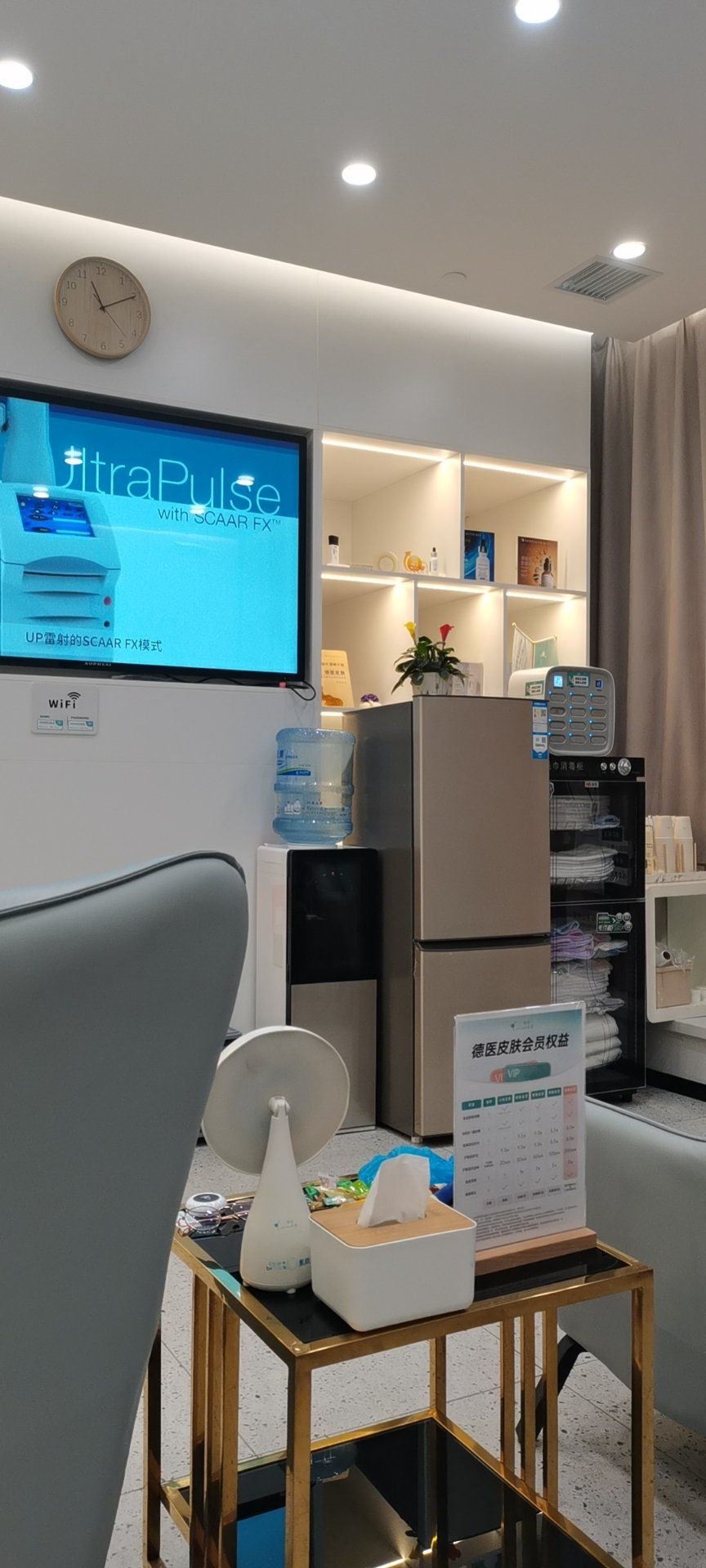 这次约的还是周晨曦医生,到诊所后护士带我做了皮肤检测,周医生面诊