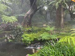 -Chom Cafe and Restaurant