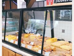 面包甜点陈列柜-大苹果面包生日蛋糕(明珠店)