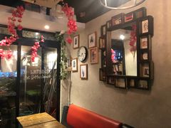 -layback cafe & bar
