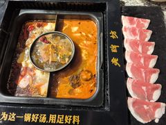 -老牌坊云南鱼豆花火锅(哈西万达店)