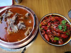 -虾弄弄海派小龙虾·牛羊蝎子火锅