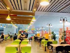 大堂-麦当劳(郑州东高铁站店)