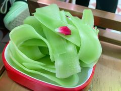 -洪氏嗨捞·广东猪肚鸡·椰子鸡火锅(西咸万象城店)