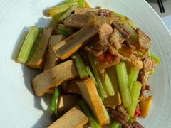 芹菜香干炒肉-荷府私房菜