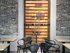 等位区-满记甜品(岭南新天地店)