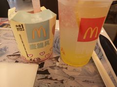-麦当劳(汉口火车站候车室店)