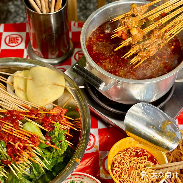 在成都！东郊记忆！吃一次就想下一次的串串…🍢