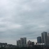 去吃抄手的路上看到河边隐约有人影 吃完抄手回来还没散场