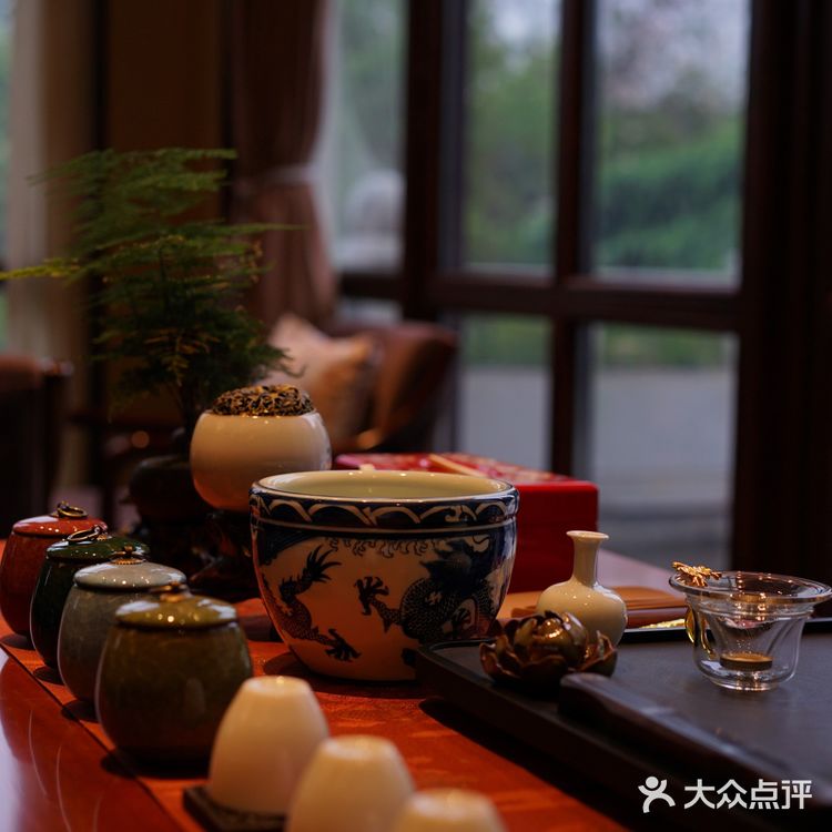 狮子山上,阅江楼旁,宝藏级别的餐厅,雕栏玉砌醉东风