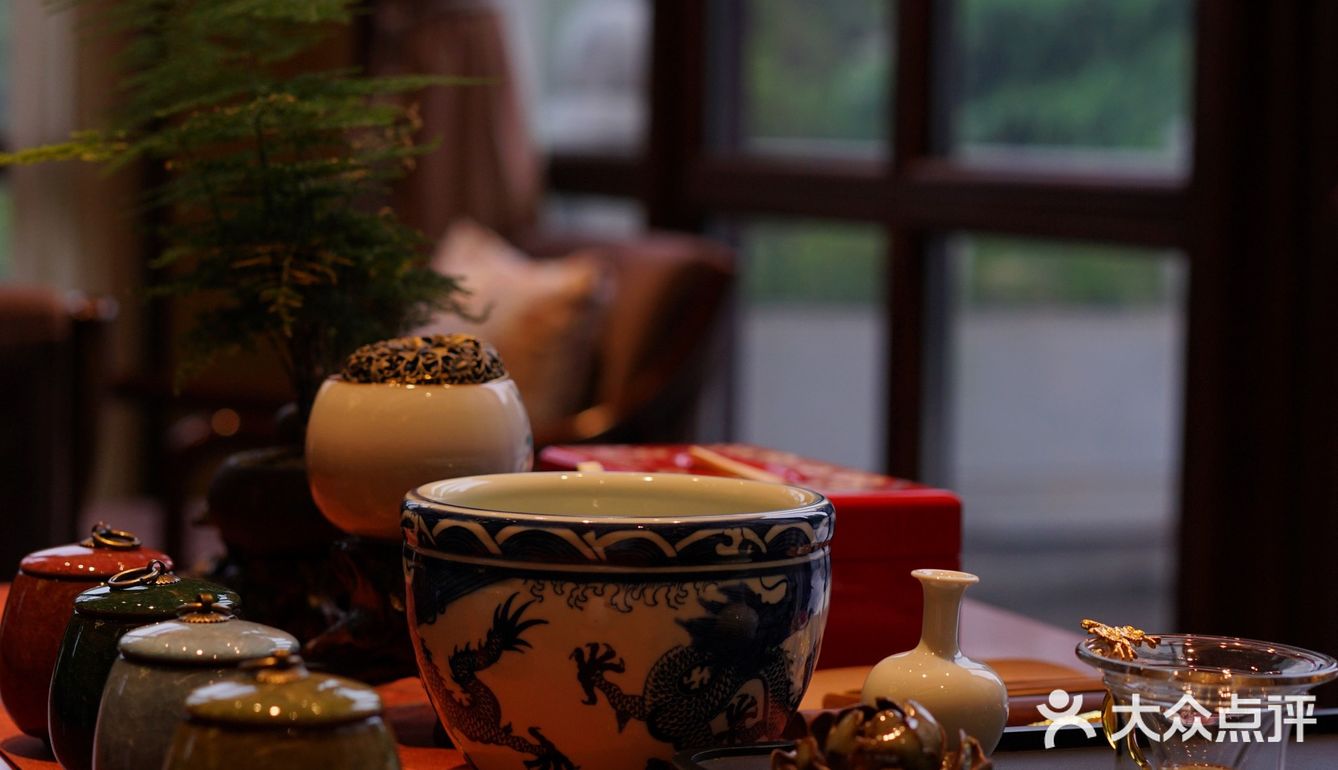 狮子山上，阅江楼旁，宝藏级别的餐厅，雕栏玉砌醉东风