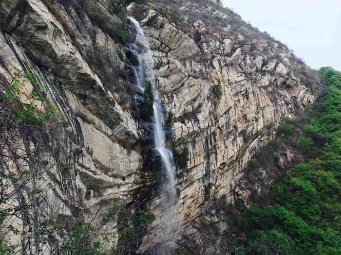 中国嵩山卢崖瀑布风景区-售票处"玉女峰位于峻极峰西,海拔1365.3米.