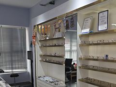 -视野联行眼镜•蔡司•依视路(温江店)