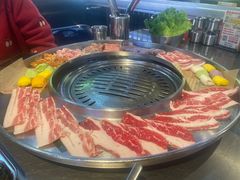 肉肉呼啦圈-哈哈碳都·牛肋条无限自助烤肉(台江万达店)
