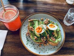 牛油果煮蛋吐司-RAC BAR(安福路店)