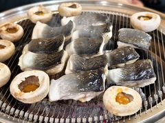 -围炉肉舍•炭烤活鳗•丹东海鲜烤肉(步行街店)