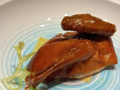 玻璃皮润烧乳鸽王-富力丽思卡尔顿酒店·丽轩中餐厅
