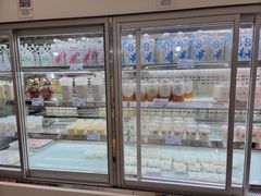 面包甜点陈列柜-白色日记·手作酸奶(麦凯乐店)