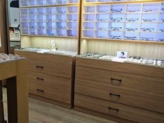 -天空之镜眼镜店蔡司依视路配镜授权零售店(望京颐堤港店)