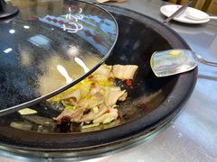 -屯老二农家铁锅炖·行业领军者(梅江店)