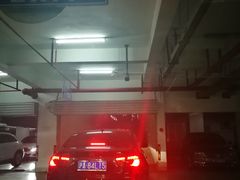 -海天商务大厦-地上停车场