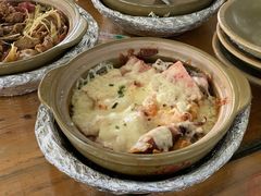 芝士配餐肉培根肉饼煲仔饭-崖口煲仔饭