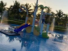 -亚龙湾亚泰商业街