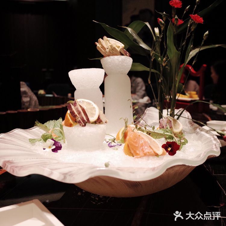 花菜梗真的是爱了 每次都认真的吃着比较着