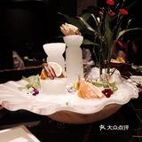 花菜梗真的是爱了 每次都认真的吃着比较着