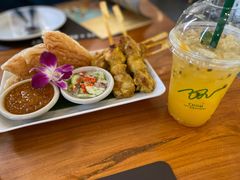 -Chom Cafe and Restaurant