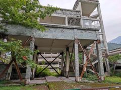 -四川汶川特大地震漩口中学遗址