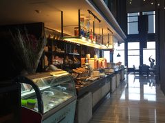 面包甜点陈列柜-唐拉雅秀酒店-西锦汇空中BBQ·思创餐厅