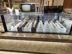 面包甜点陈列柜-金安大饭店-金品自助餐厅