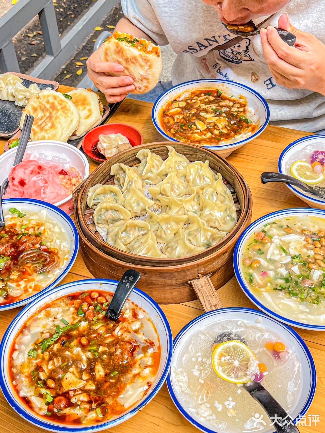 坐了一个多小时高铁来乐山，就为了这一口！