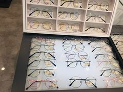 -回瑞眼镜·蔡司·依视路官方授权店(广益路万达店)