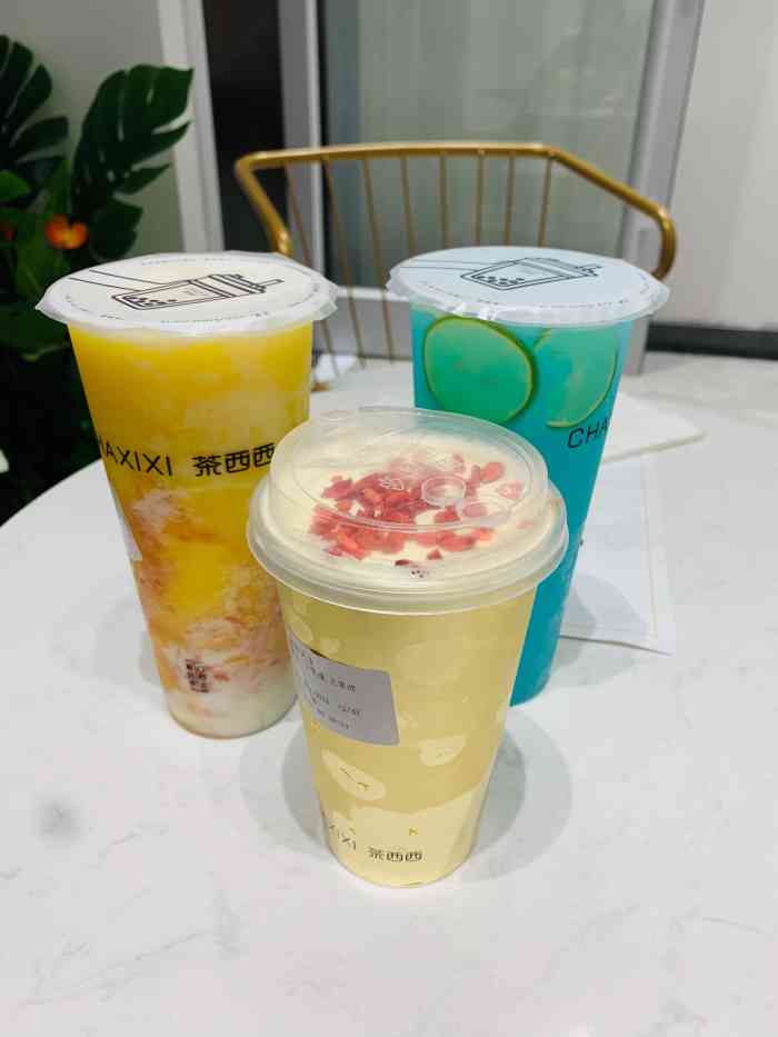 chaxixi茶西西-"第一次点这家的奶茶,盲点了三杯,喝了其中.