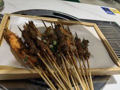 -山野的朋友露营炭火烤肉