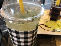 -莓园冰淇淋店