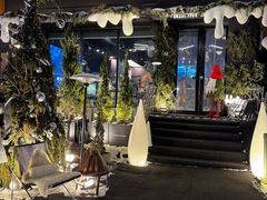 -W COLLECTIVE  DESSERT SHOP