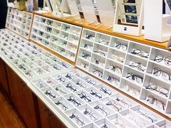 -MiRi眼镜·蔡司·星趣控·尼康控优点视觉合作店(南京东路店)