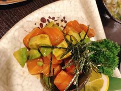 三文鱼牛油果色拉-角落里(中山公园店)