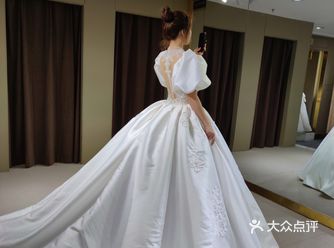 今年超火流行元素牛奶段婚纱