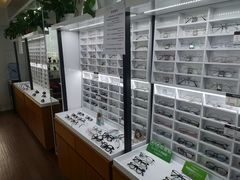 -视野联行眼镜•蔡司•依视路(温江店)