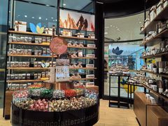 -Laderach 莱德拉(上海环贸iapm店)