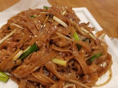 干炒牛河-粤仔湾砂锅粥(广益哥伦布店)