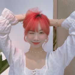 -BULB STUDIO 巴柏明星发型工作室