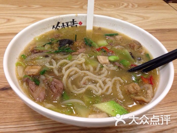 笔杆青真骨汤杠子面